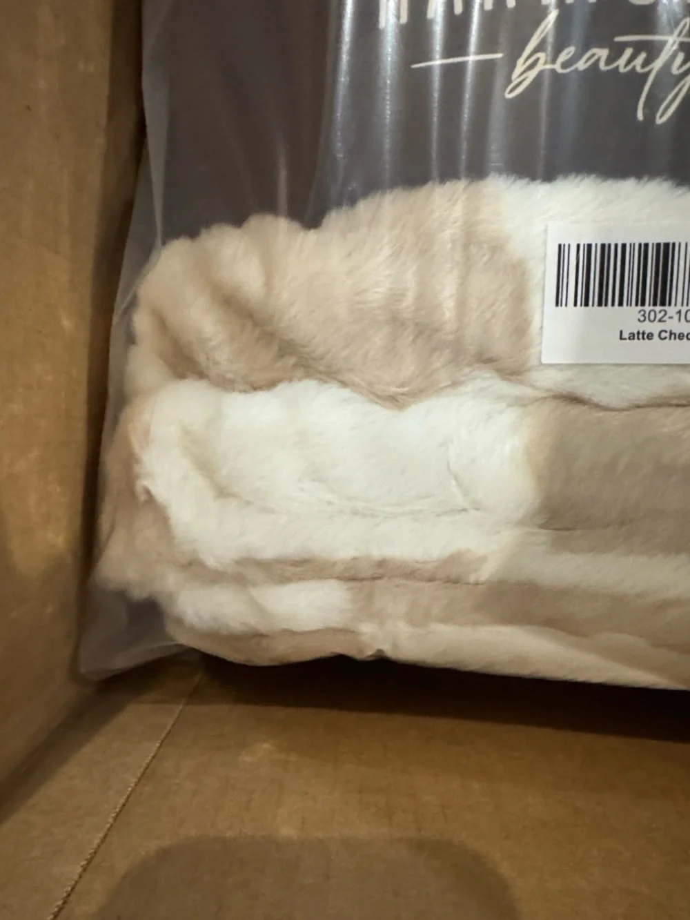 Lola Blankets X Harmonize/Latte Check/Plush Throw/Blanket/Size L/NIB/SEALED! - Picture 4 of 16
